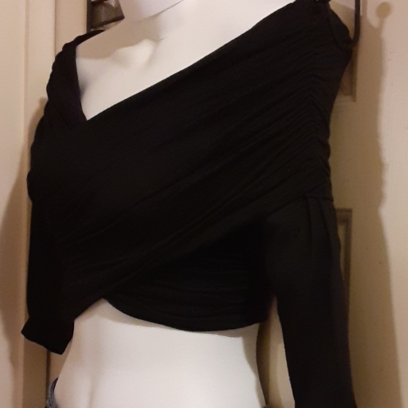 Tobi Crossinglines Crop Top - Picture 2 of 4